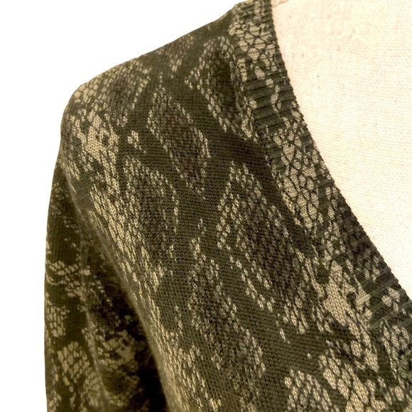 DG2 by diane Gilman olive python boyfriend sweater pockets cotton blend medium - Picture 4 of 9